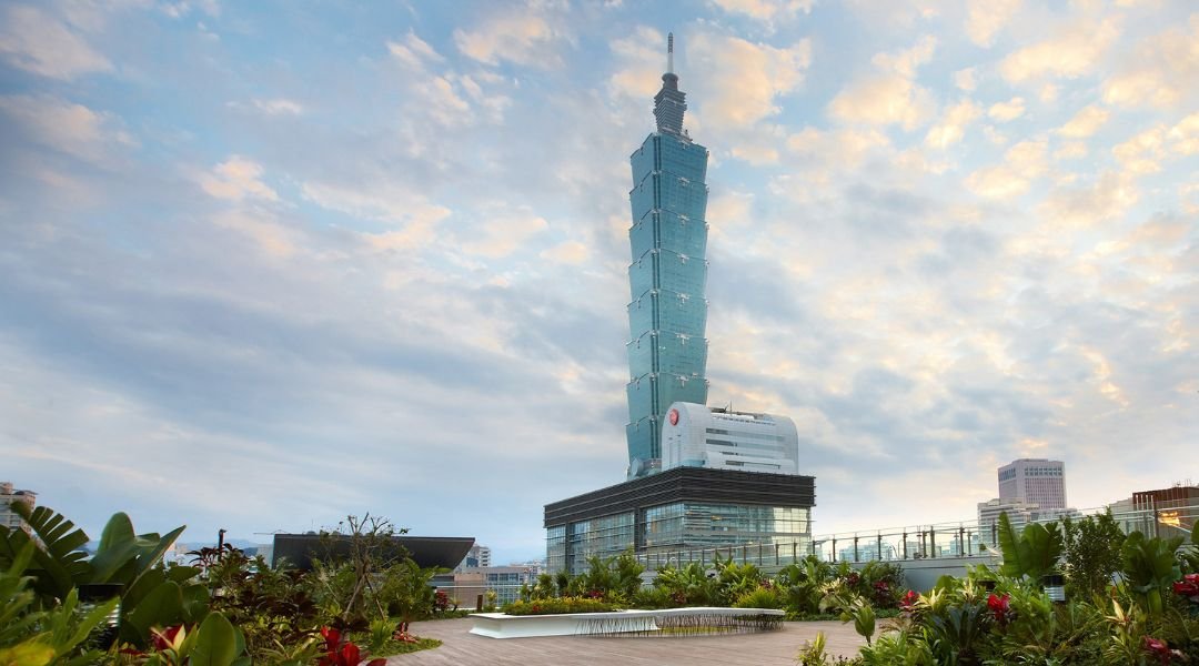 台北艾麗酒店 7樓花園露天泳池區-2025 跨年煙火派對｜單人站票 | 含暢飲、無限小食