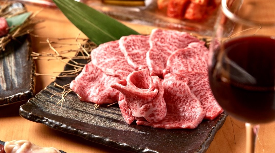 炭火燒肉 Maumi 池袋店-暢快吃眾多稀有部位和牛！奢華套餐 + 贈飲品 1 杯