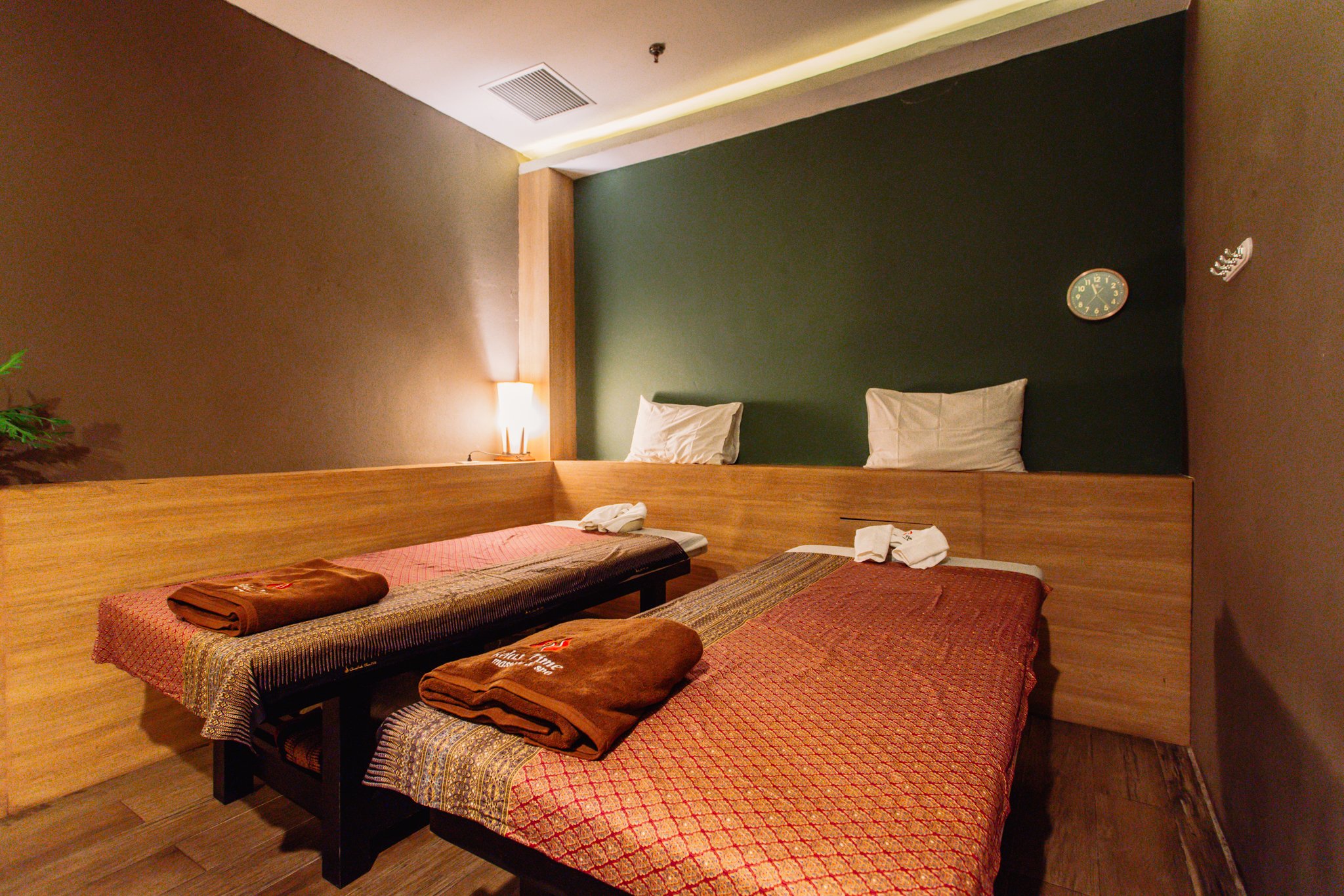 Relax Time Massage and Spa (Esplanade Ratchadaphisek)-4 手按摩（2 位治療師）60/90 分鐘