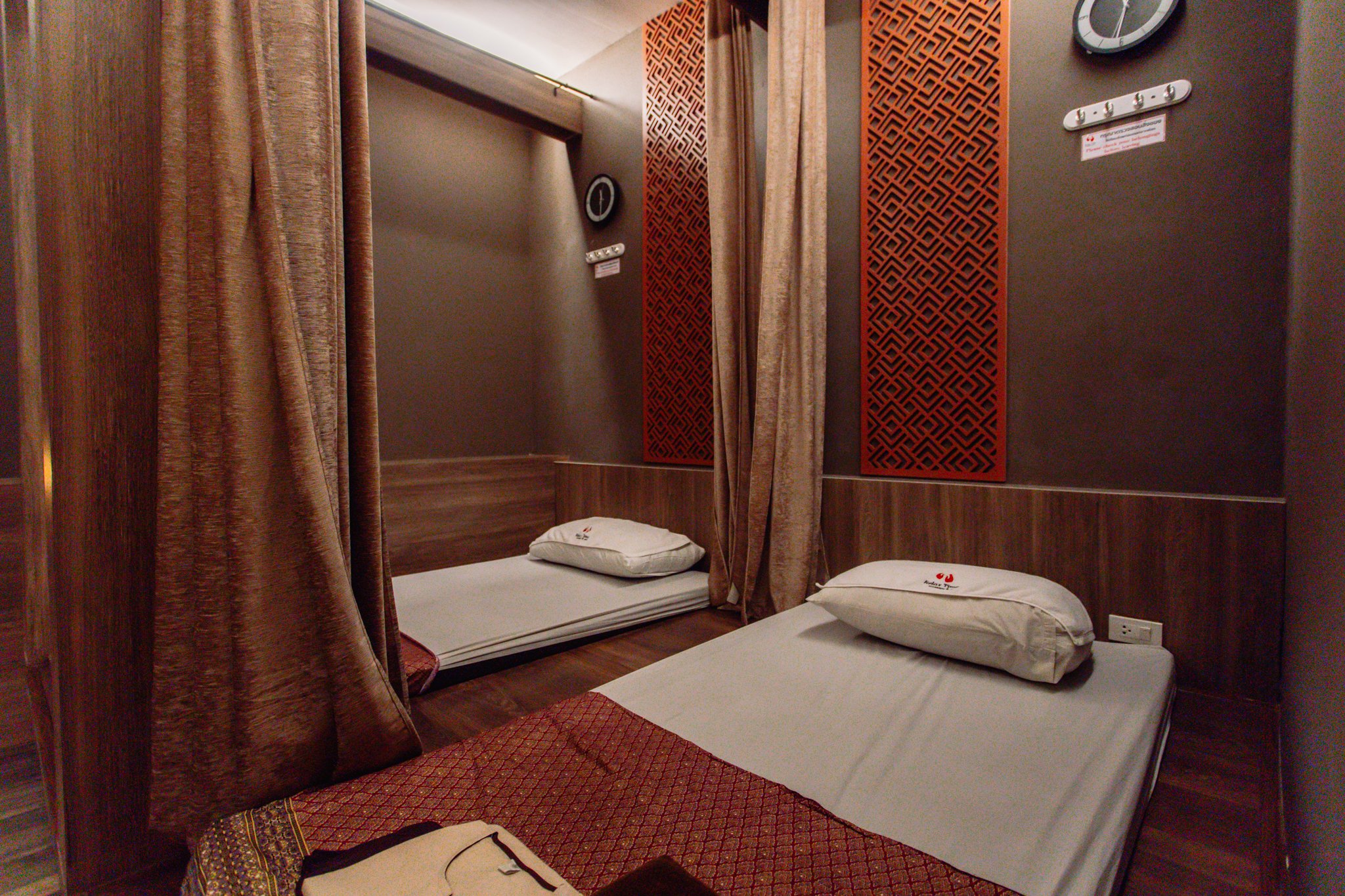 Relax Time Massage and Spa (Esplanade Ratchadaphisek)-Head, Neck and Shoulder Massage 30/60 Mins