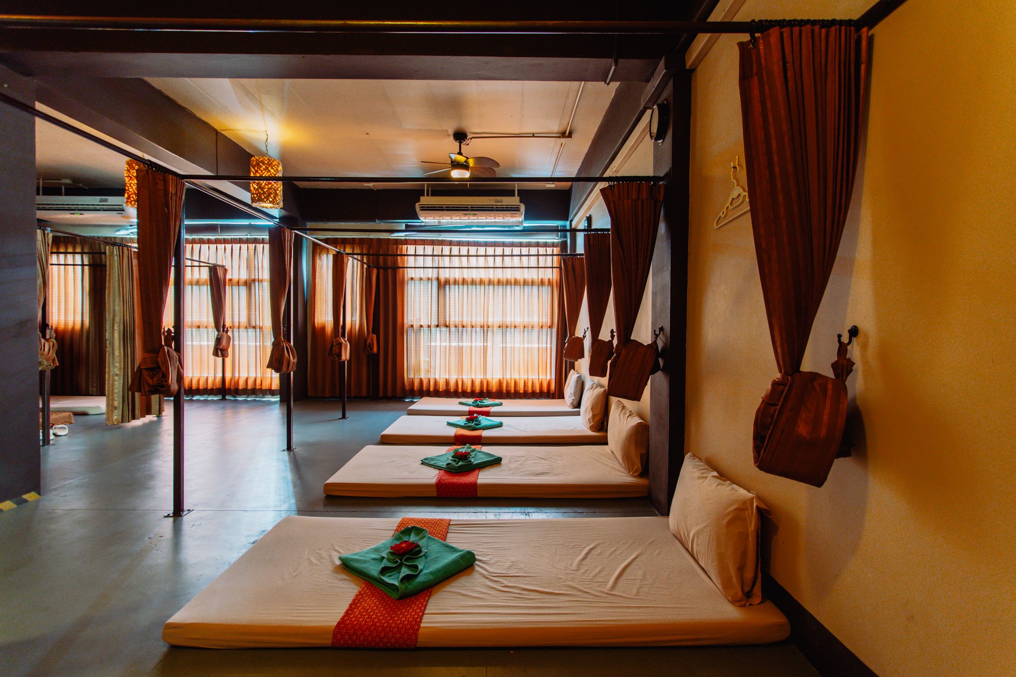 Takrai Hom Massage 4 (On Nut)-Thai Massage 60/90/120 Mins