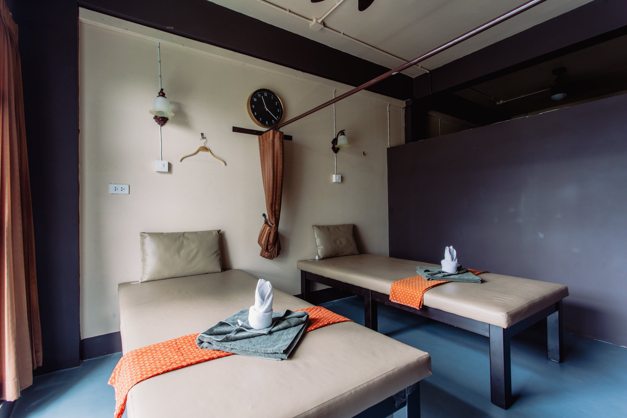 Takrai Hom Massage 4 (On Nut)-Oil Massage 60/90/120 Minutes