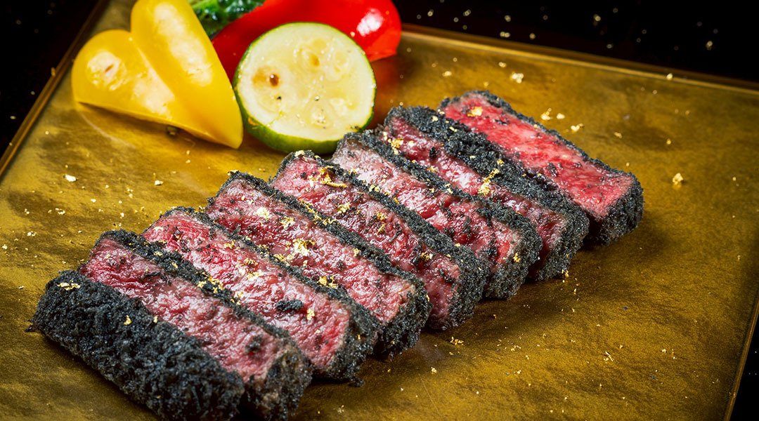 元祖石垣炸牛排｜沖繩石垣島餐廳-金箔點綴｜石垣牛炸牛排與炸肉餅套餐