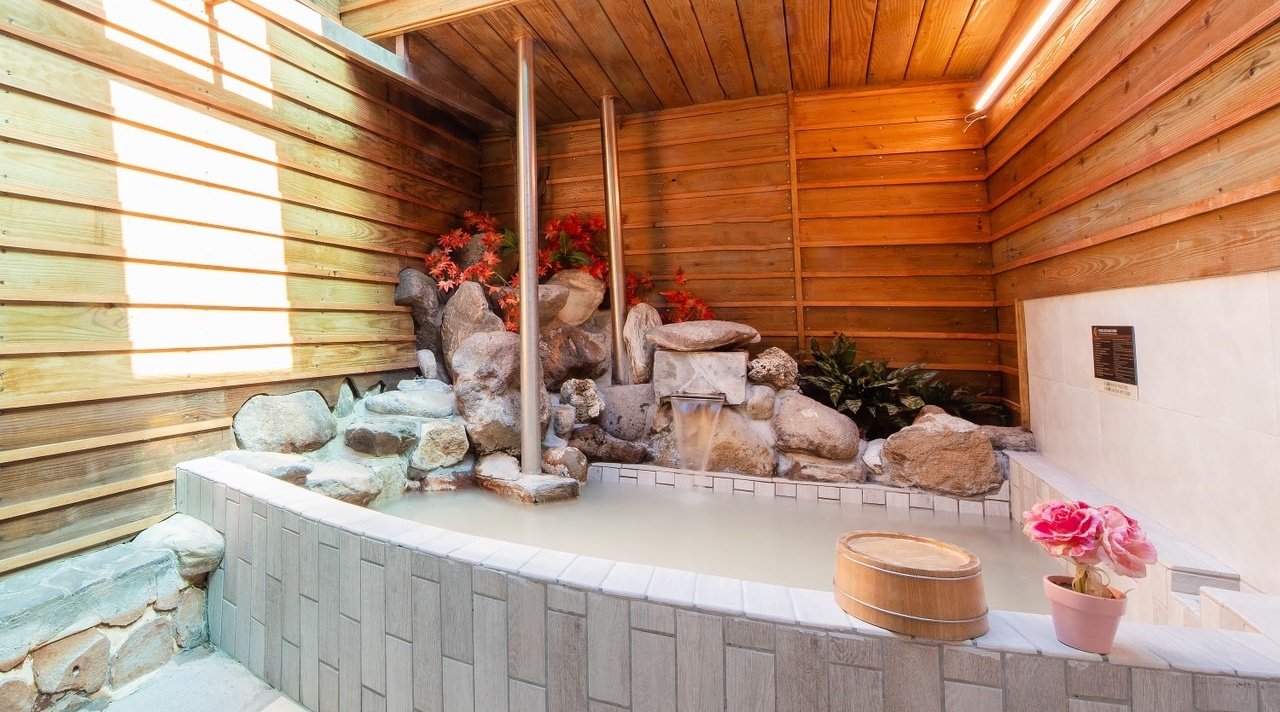 鳳凰閣溫泉旅店｜經典和風-半露天湯屋 90 min｜純泡湯｜享免費停車、接駁服務