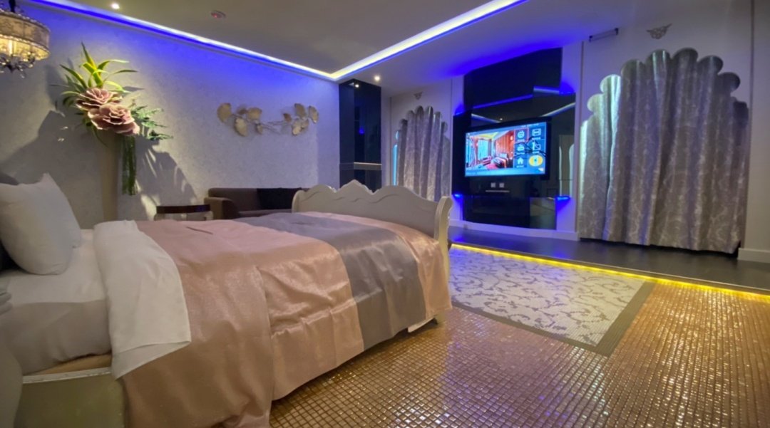 夏都汽車旅館-極致尊貴泳池或 KTV 房 12h+2h｜夜貓專案
