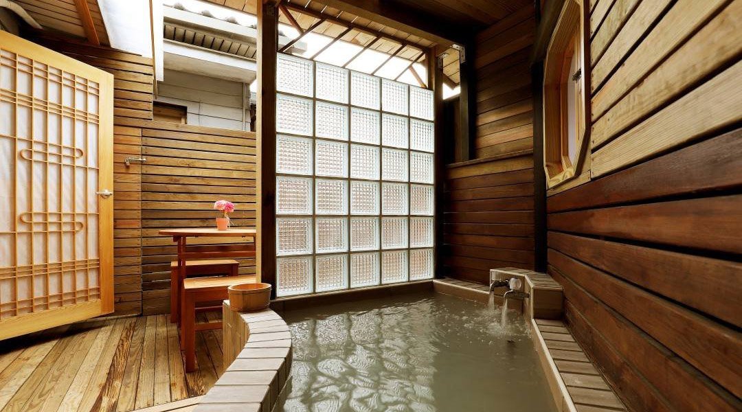 鳳凰閣溫泉旅店｜經典和風-豪華半露天湯房 2h｜免費加贈 30 分鐘｜享免費停車、接駁服務