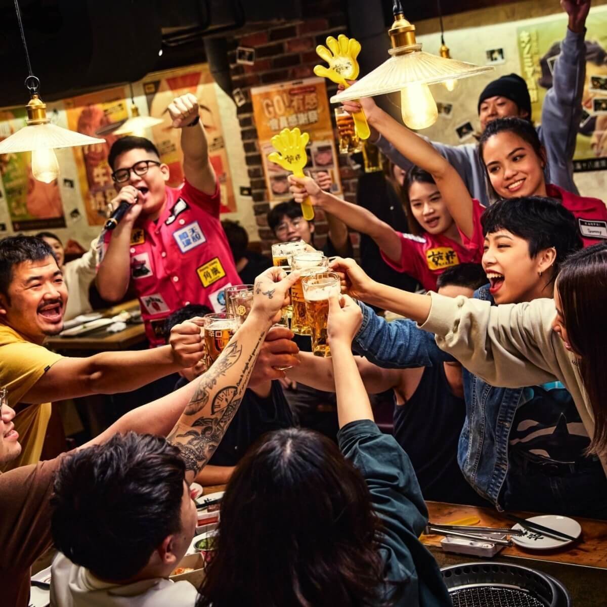 乾杯氣氛熱鬧適合聚餐
