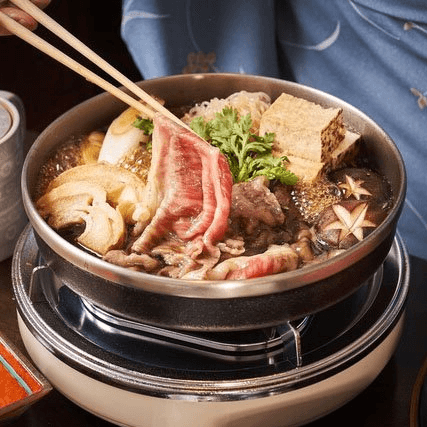 鮨 Rikaku：壽喜燒 Chinya 淺草本店以其經典的壽喜燒聞名，選用優質肉品，搭配獨家醬汁，在桌邊現煮，香氣四溢。