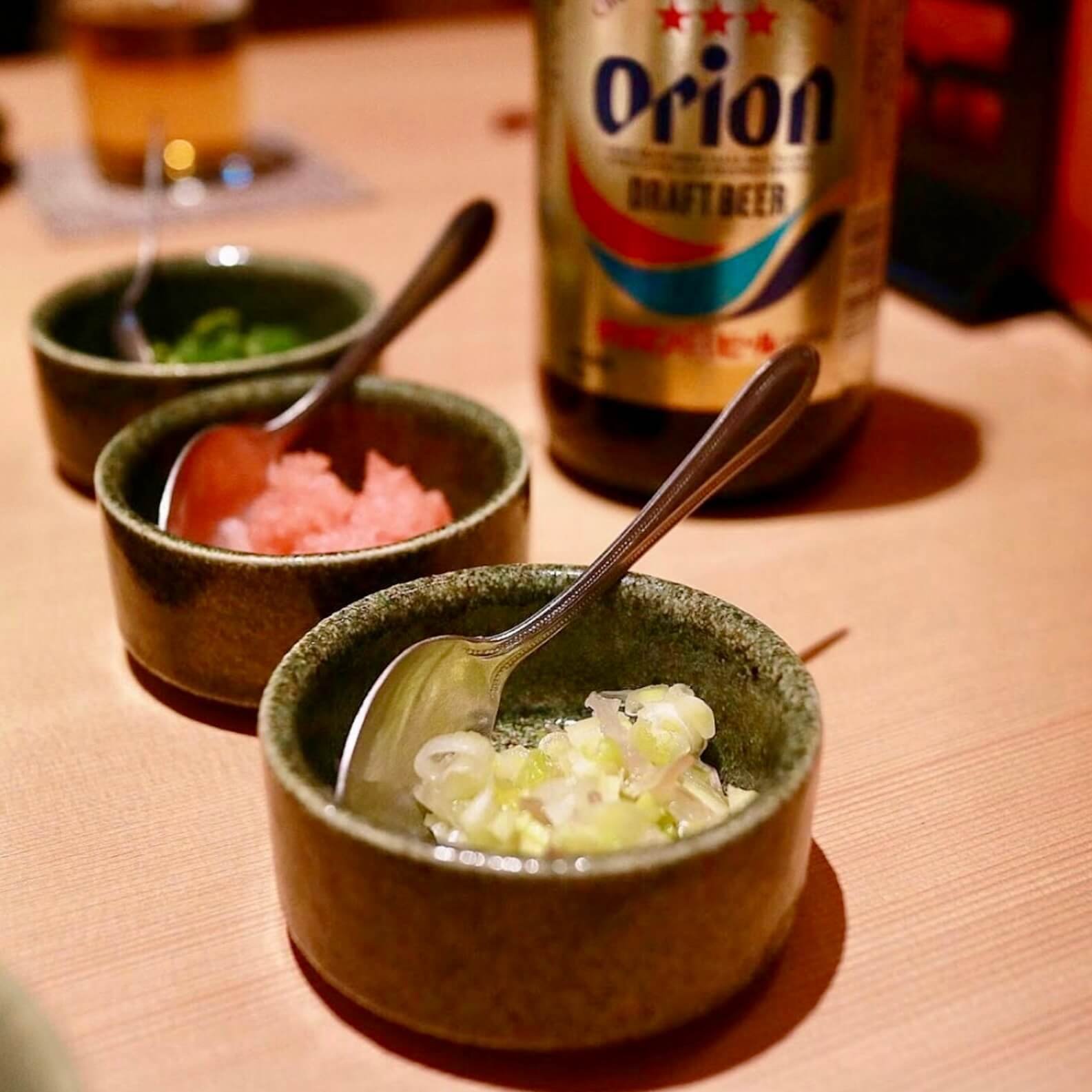 涮涮邸 壽  池袋本店 除了食材本味，我們更準備了琳瑯滿目的各式特調醬料。賓客可根據個人喜好自由搭配。