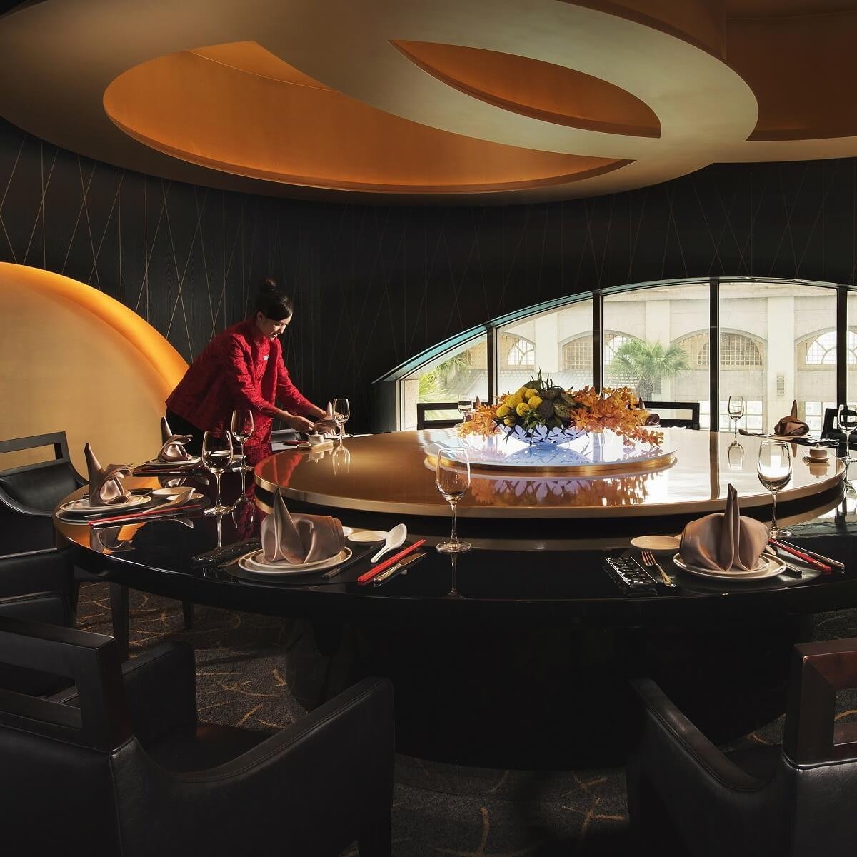 漢來名人坊提供具備隱私的包廂與大桌選擇，適合聚餐