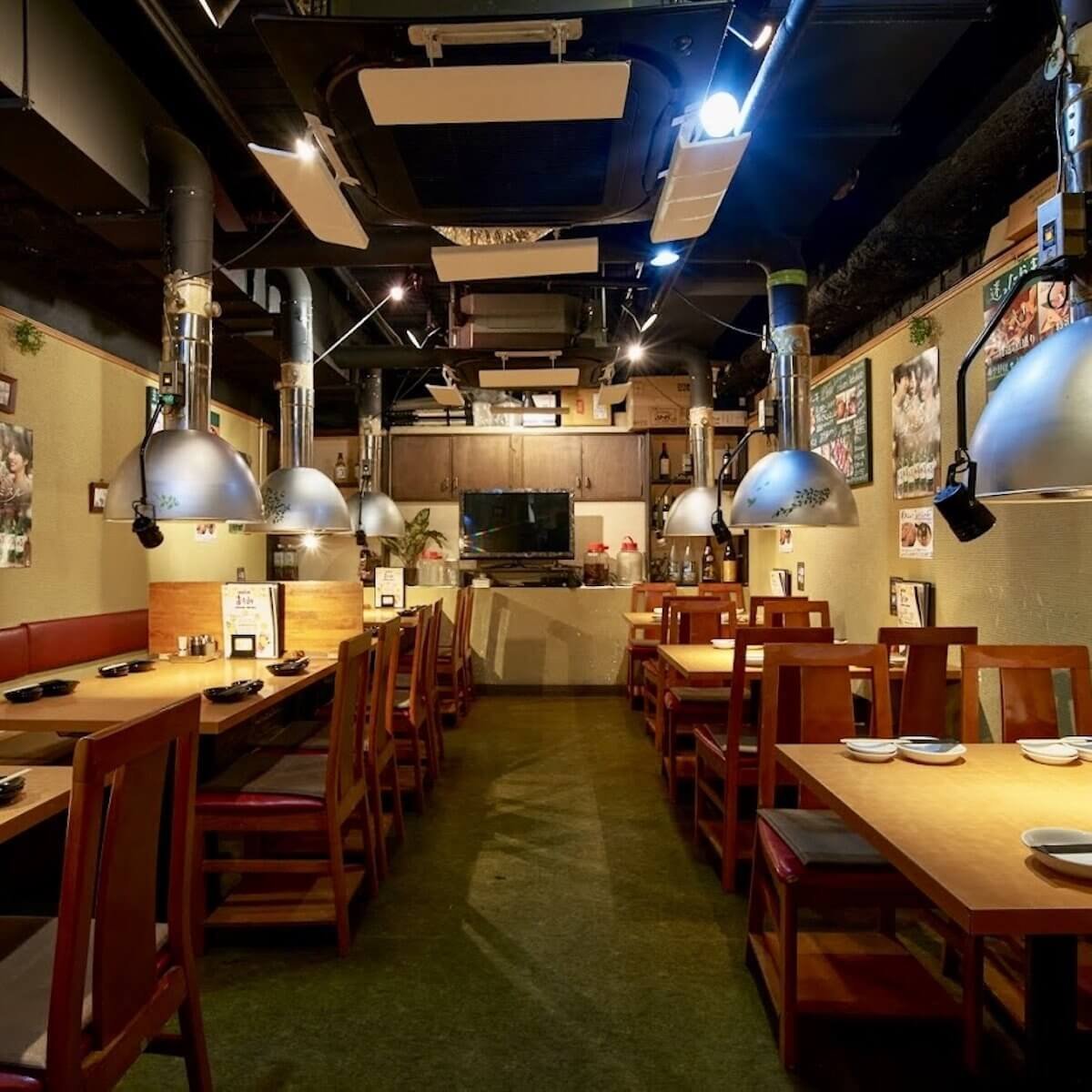 炭火燒肉_池袋_炭火燒肉 Maumi：這家店以其頂級和牛與溫馨氛圍，成為許多海外旅客在池袋宵夜、晚餐時段的口袋名單。