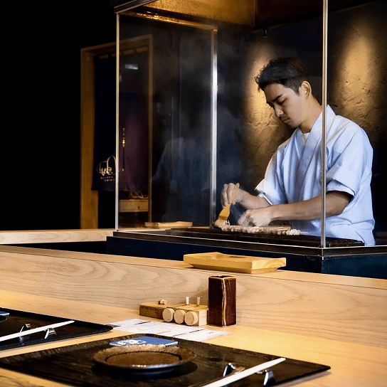 熊之燒鳥 中目黑 藉由精準的燒烤技法，逼出肉質深處的鮮甜，賦予了每一串料理靈魂。