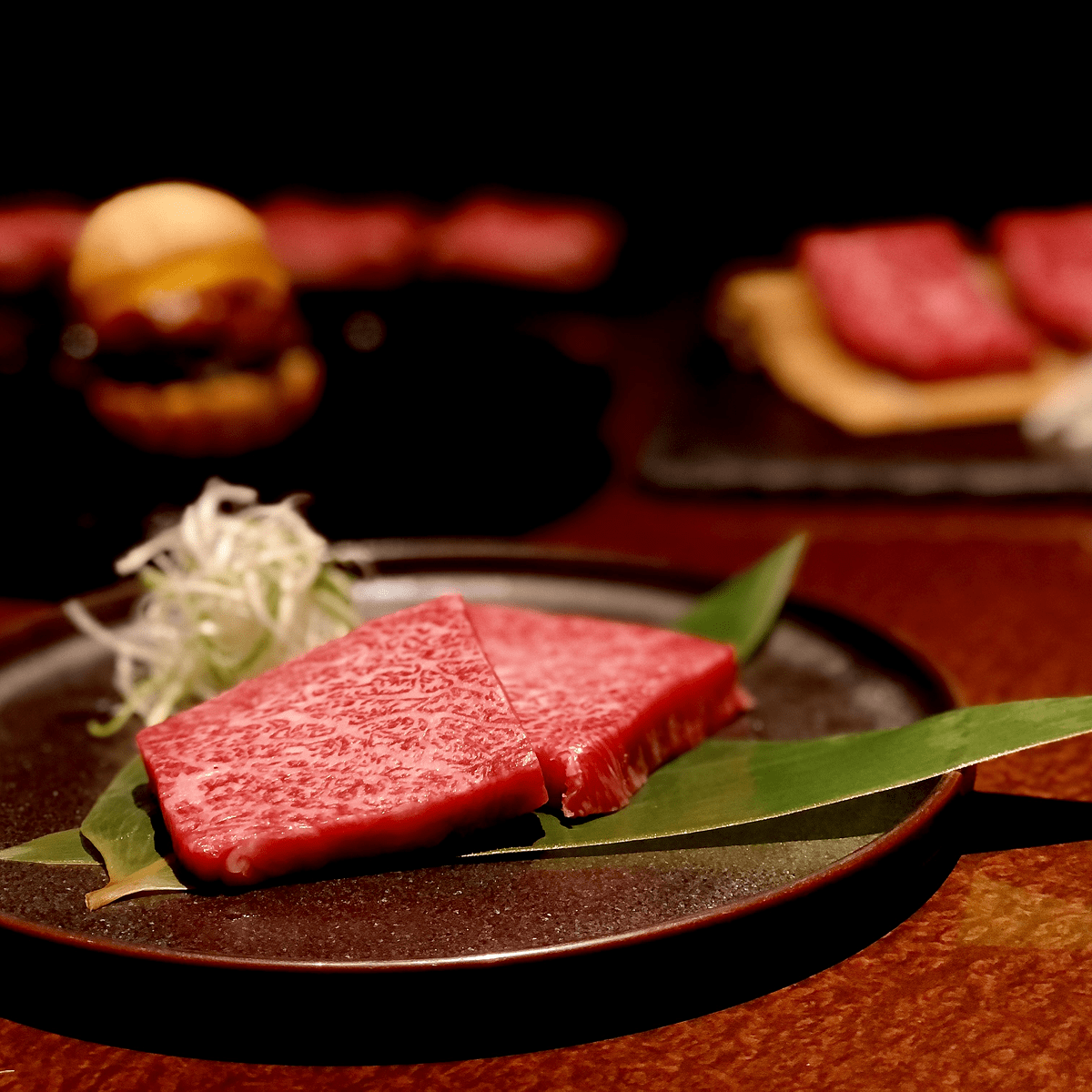 燒肉 六六六：精選極致Q彈橫膈膜與頂級黑毛和牛臀肉，集口感與鮮甜於一身，為您的味覺盛宴增添難忘的亮點。