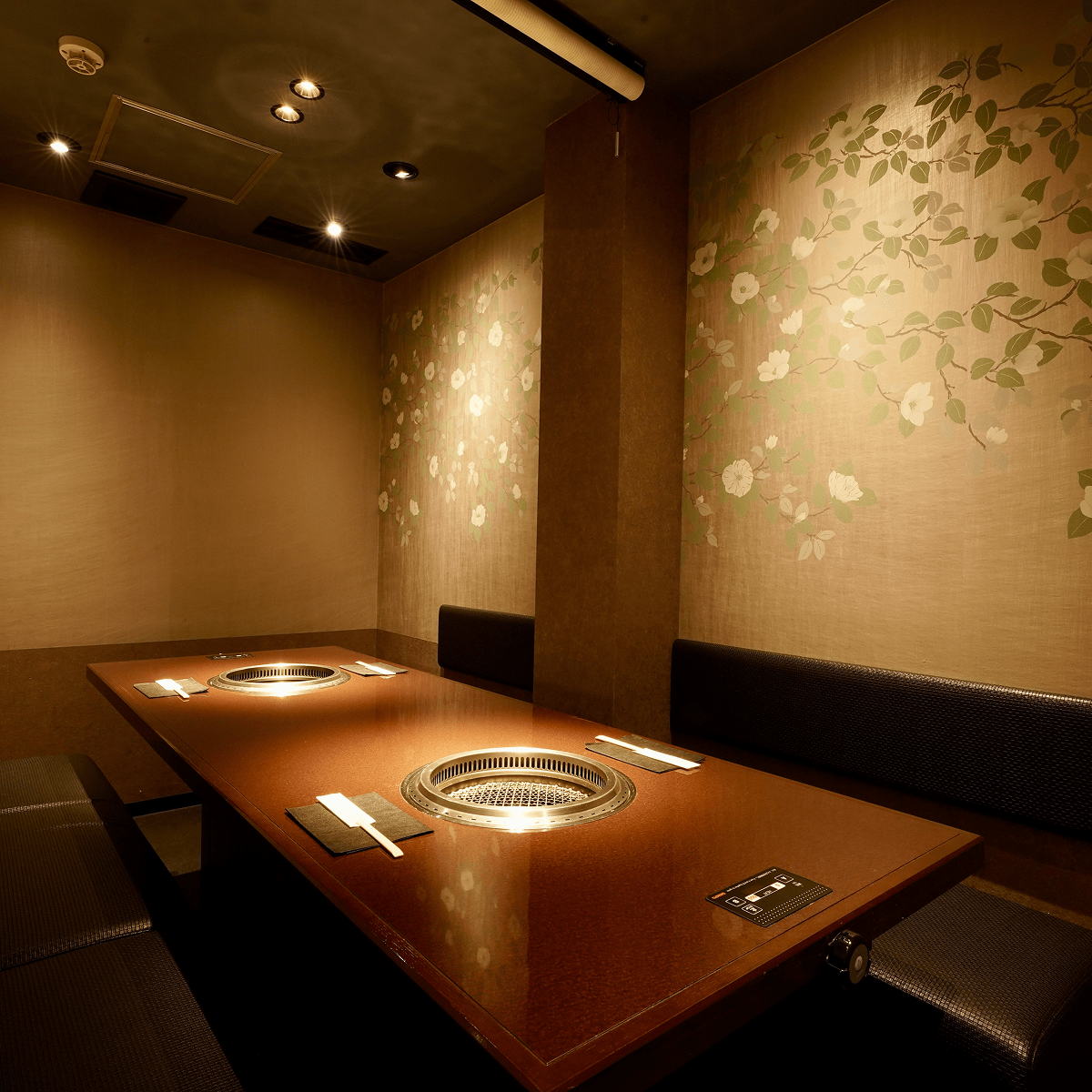 燒肉 六六六：店內將現代美學與日式禪意完美融合，寬敞明亮的環境讓遠道而來的海外旅客倍感放鬆。