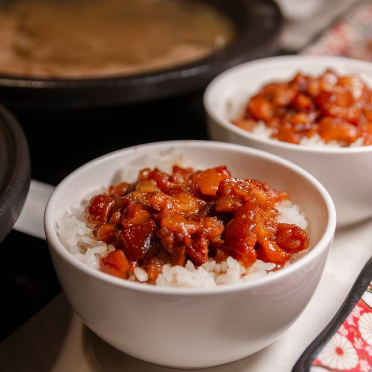 芡芳石頭火鍋的滷肉飯也非常好吃