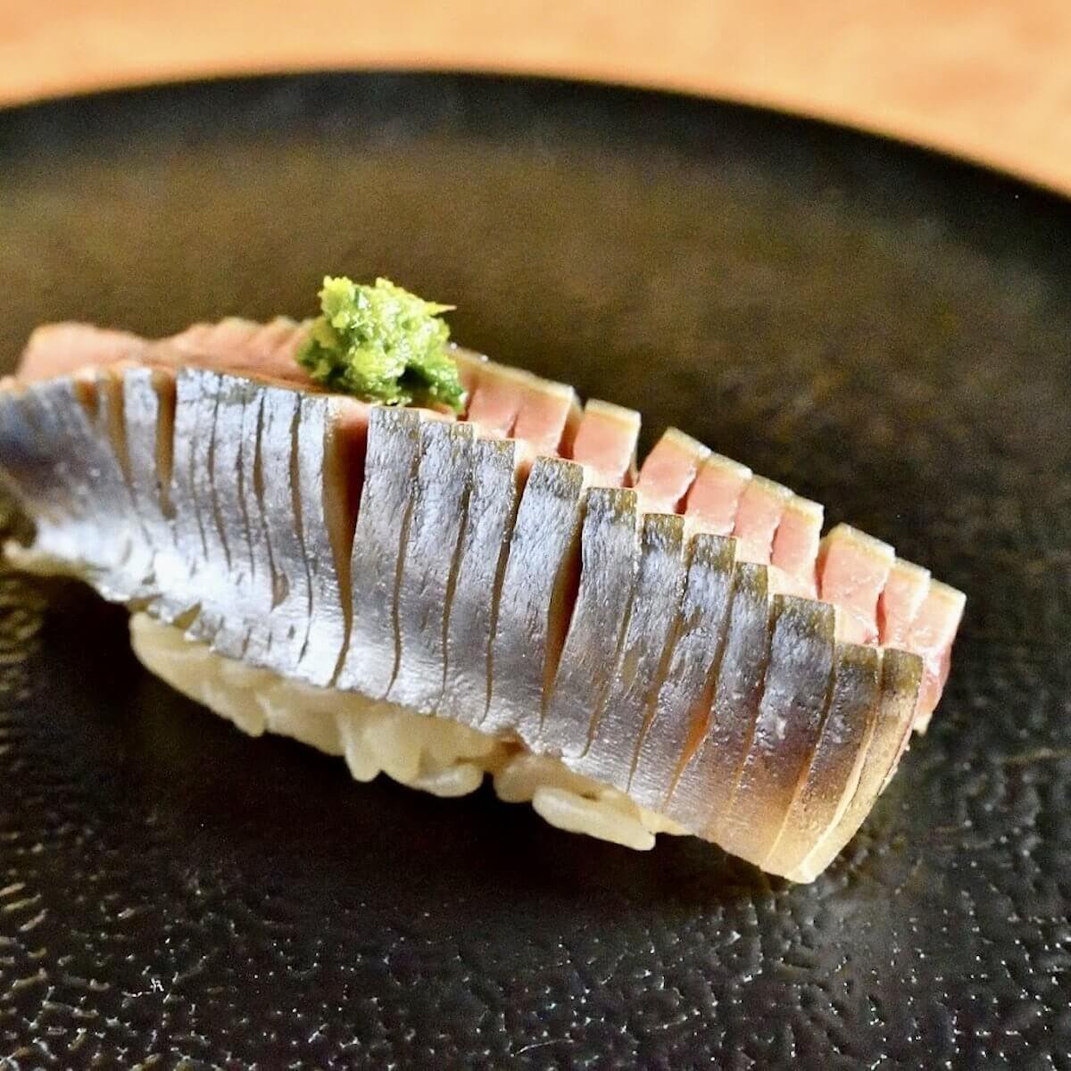 鮨 Rikaku 頂級壽司：每一貫壽司都經過精心捏製，米飯的溫度、魚料的處理以及醬汁的搭配都恰到好處。