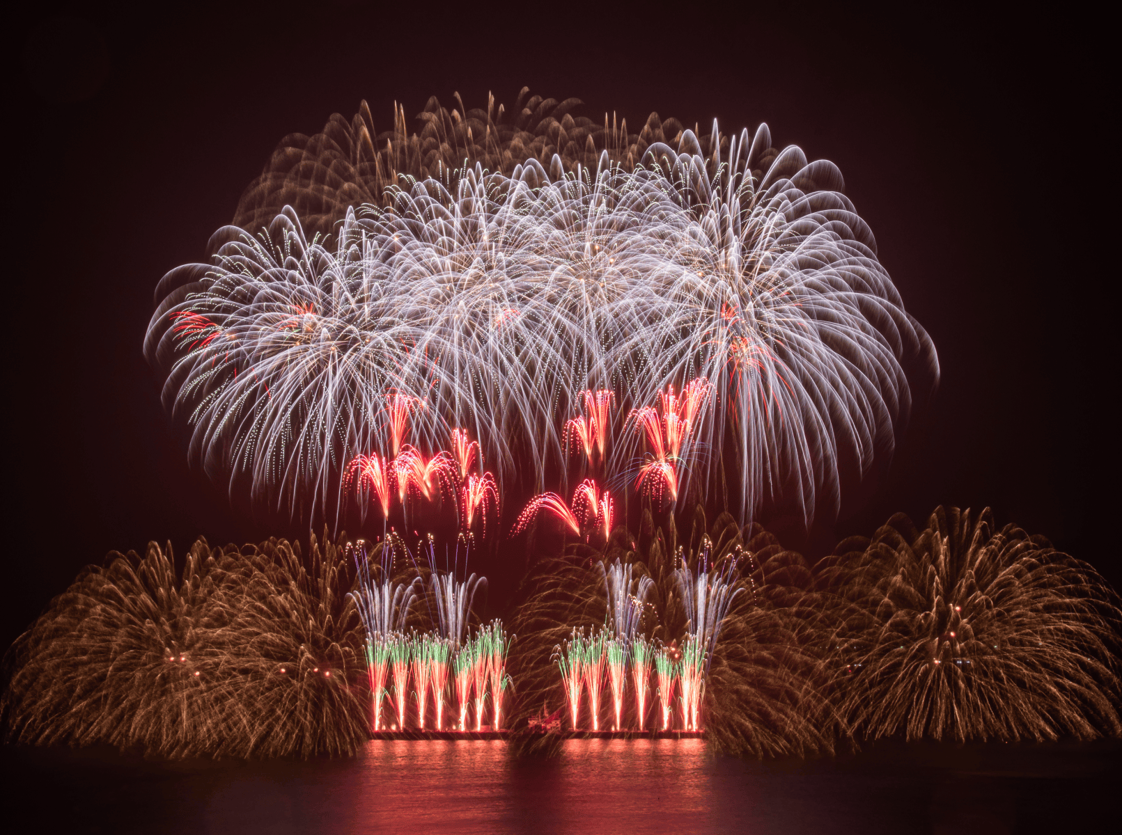 沖繩琉球海炎祭是沖繩春夏最盛大的煙火大會
