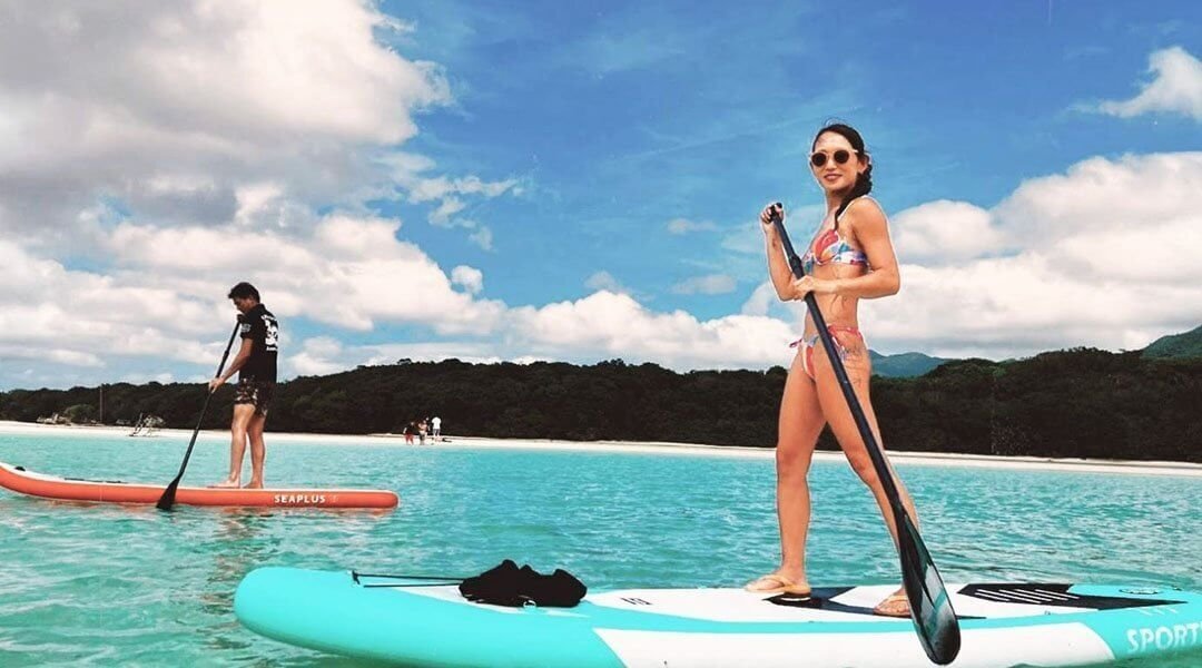 石垣島水上活動體驗：在透明海域進行 SUP 立槳衝浪。