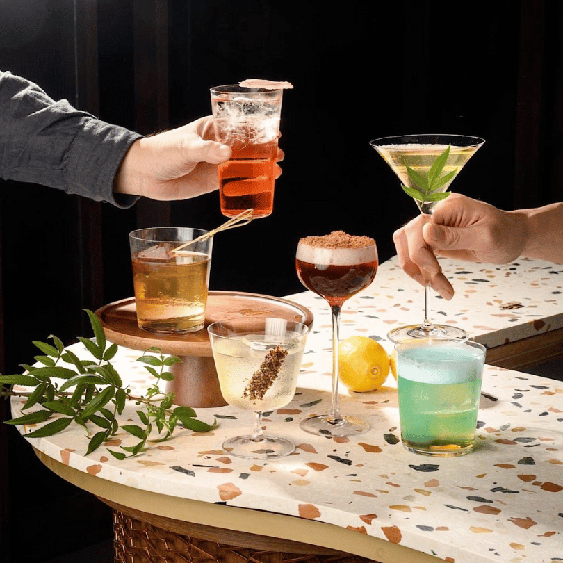 Joiny Taipei 招台北餐酒館特色調酒清單,包含各式創意調酒與繽紛色彩酒款,台北信義區夜生活與微醺體驗必訪酒吧