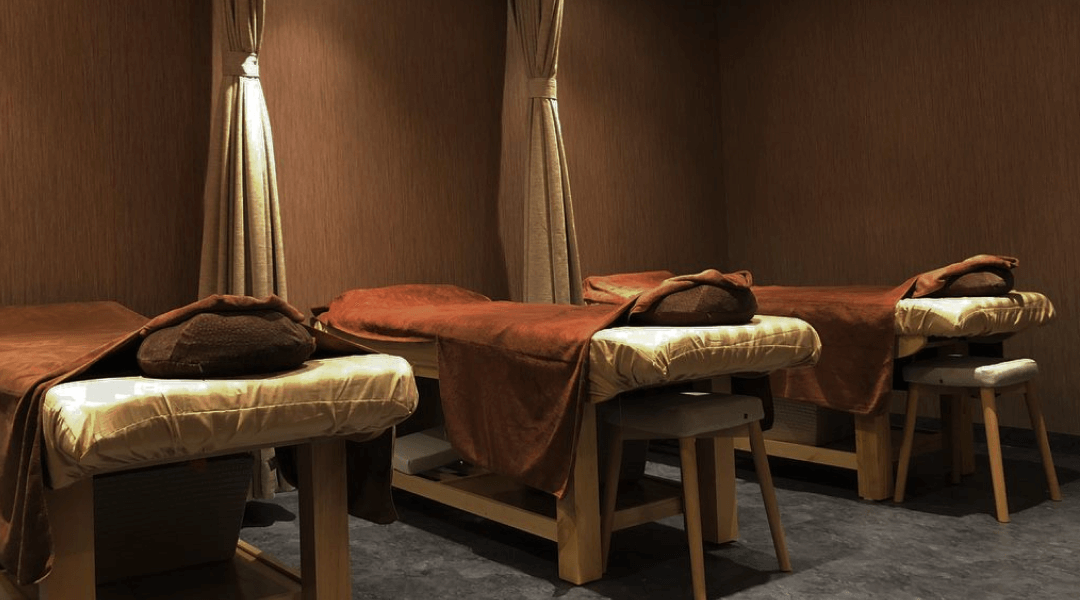 Yuen Long Massage bed