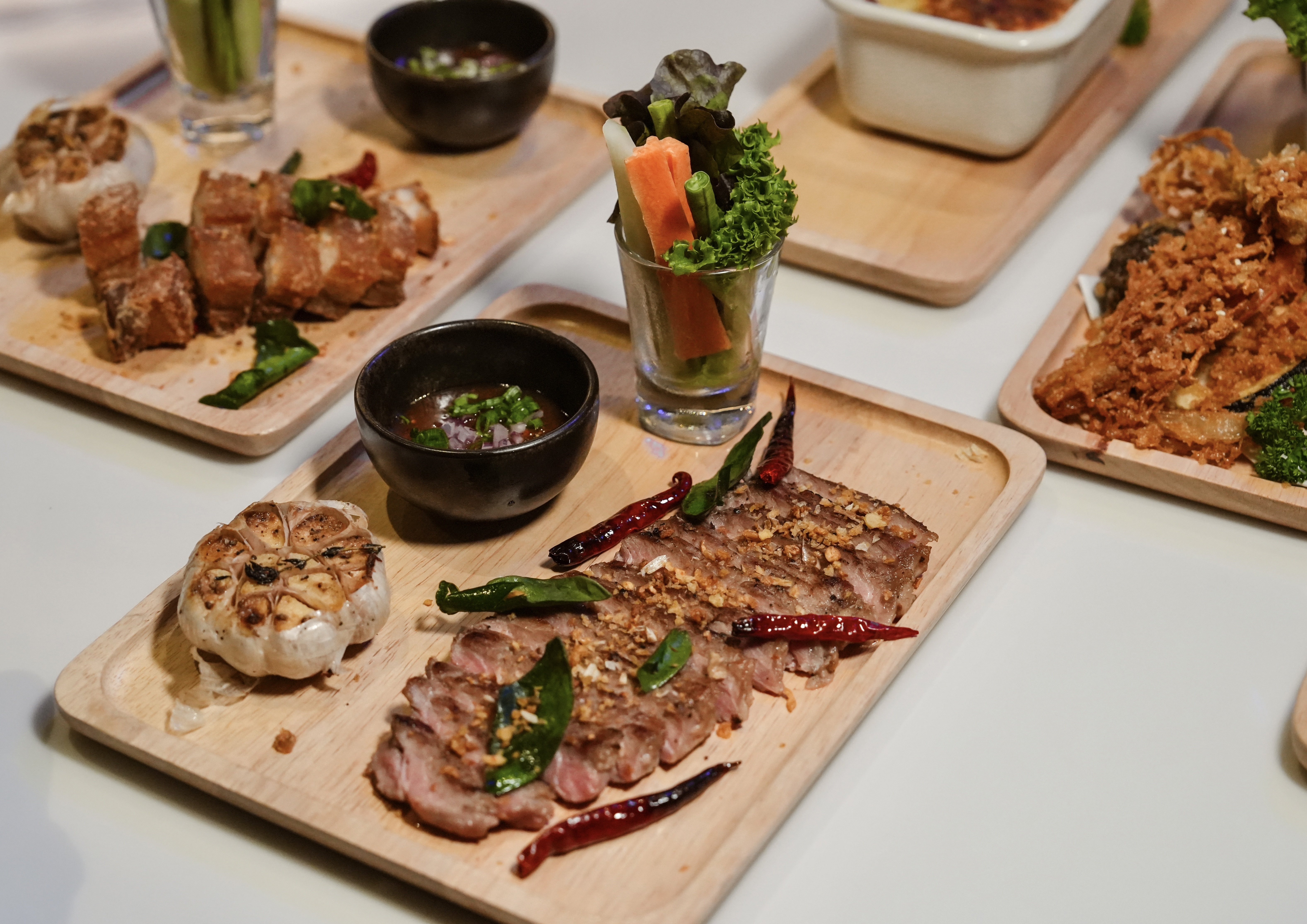 la Luna @ Lumen Bangkok Udomsuk Station