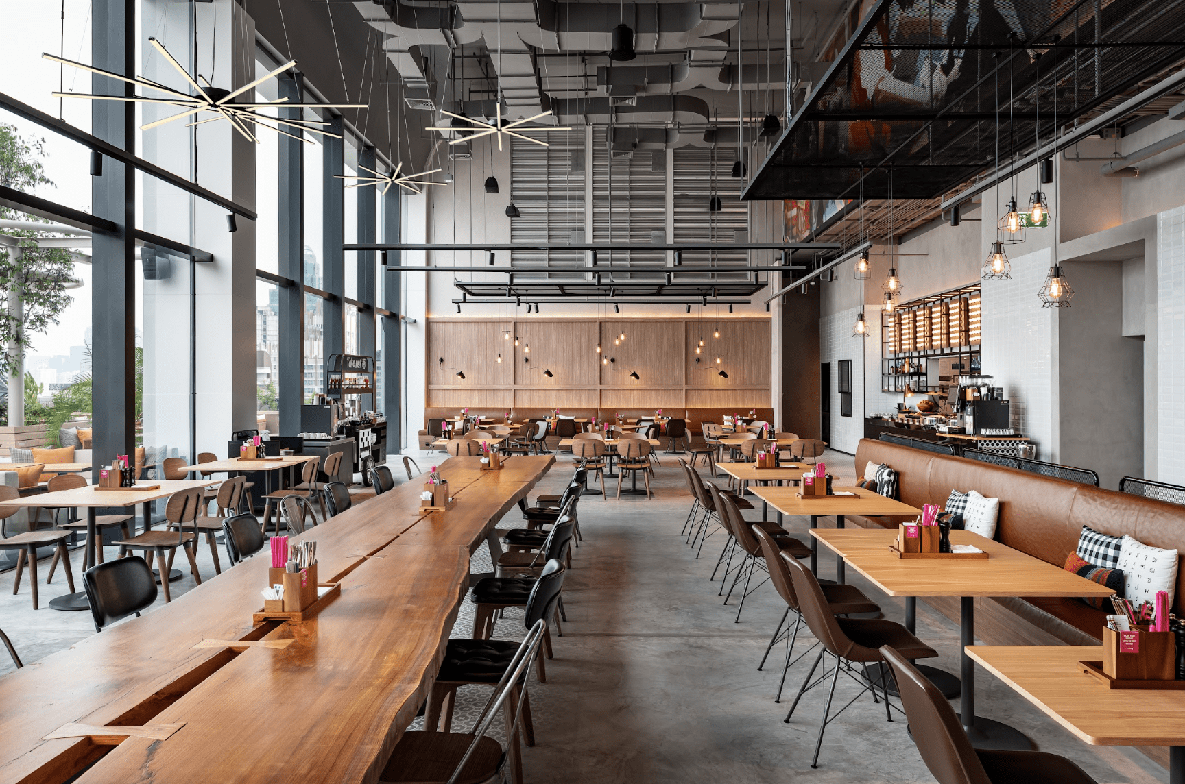 Moxy Bar & Restaurant at Moxy Bangkok Ratchaprasong