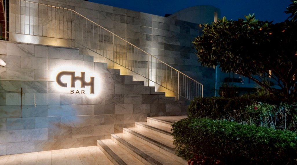 ชาย บาร์ @ โรงแรมอะเวย์ ริเวอร์ไซด์ คีน