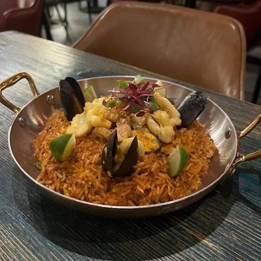 8Five2 Restobar