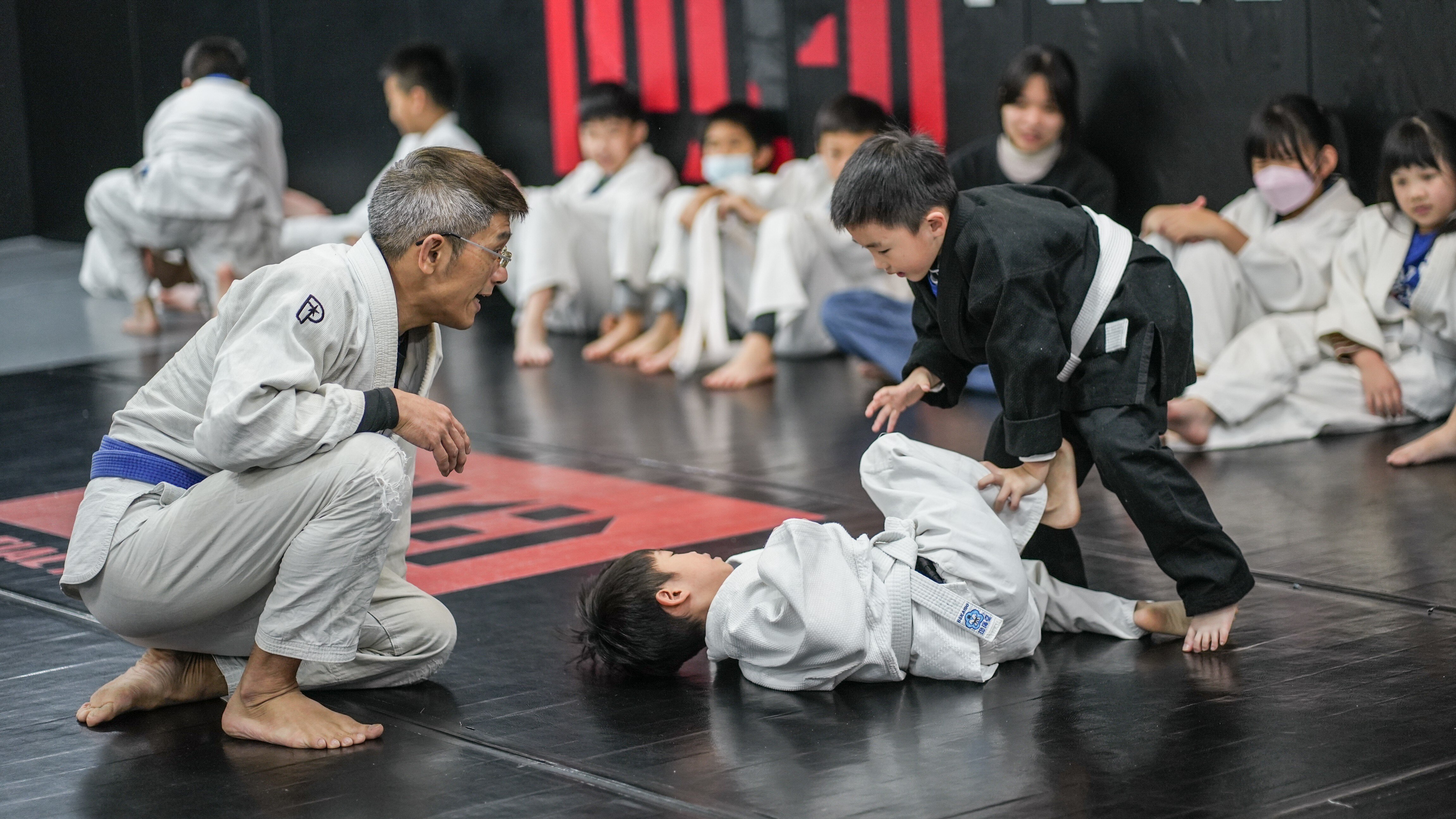 【6~12歲｜古亭｜十日】小小勇者！武甲兒童防身武術冬令營：踢拳擊 X 肌力養成 X 巴西柔術 距離 2.9 km