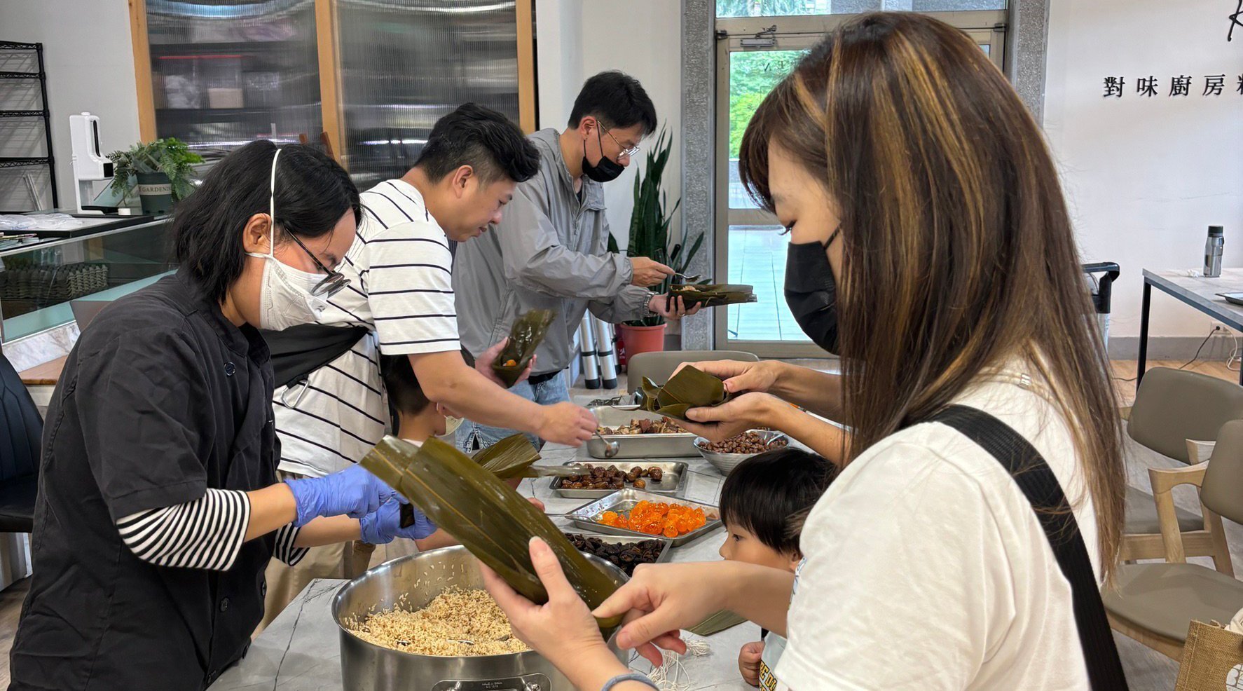 【4歲以上｜奇岩店】小小職人體驗節慶肉粽包起來：手作體驗 X 食材知識
