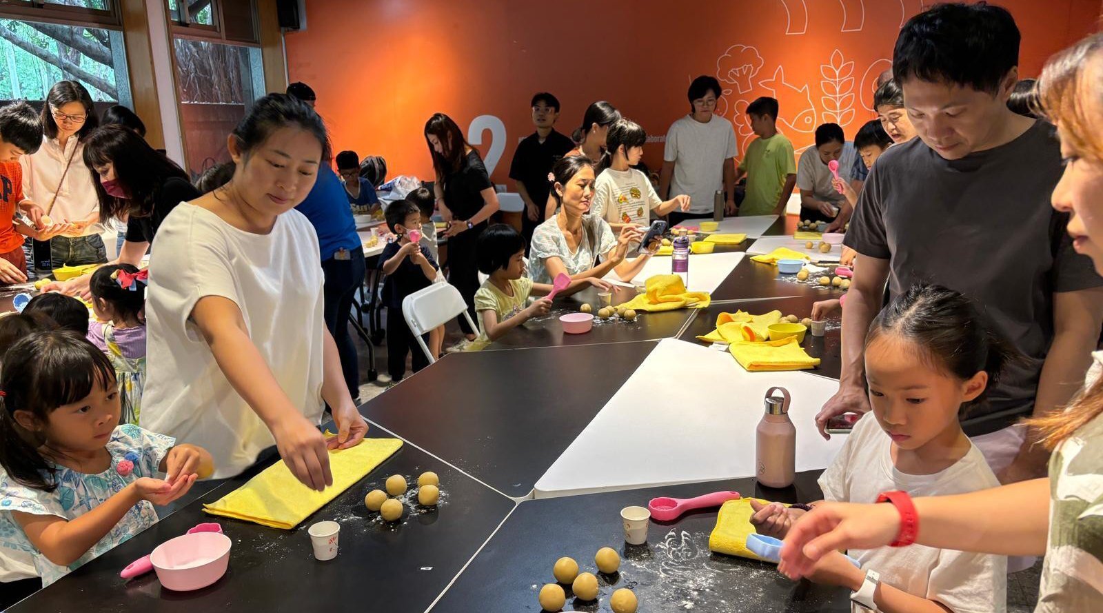 【4歲以上｜奇岩店】小小職人體驗節慶手作月餅包起來：手作體驗 X 食材知識