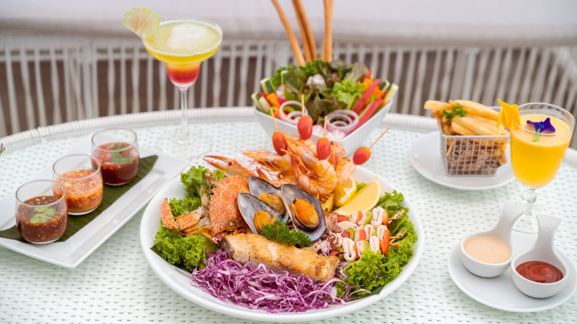 เอสเทรลา สกายเลานจ์ @ โนโวเทล ภูเก็ต ซิตี้ โภคีธรา (Estrela Sky Lounge @ Novotel Phuket City Phokeethra)