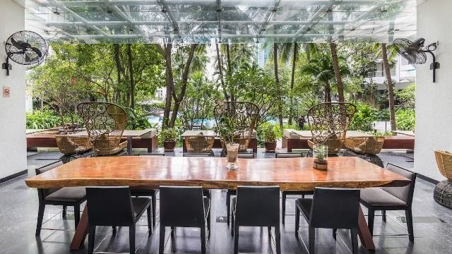Flow Oasis Pool Lounge@ Chatrium Residence Sathorn Bangkok