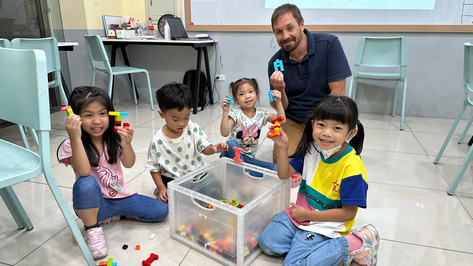 【3~6歲｜全英語】幼兒英語語感開發：音樂唱跳 Ｘ 繪本引導 Ｘ 繪畫手作 Ｘ 樂高建構