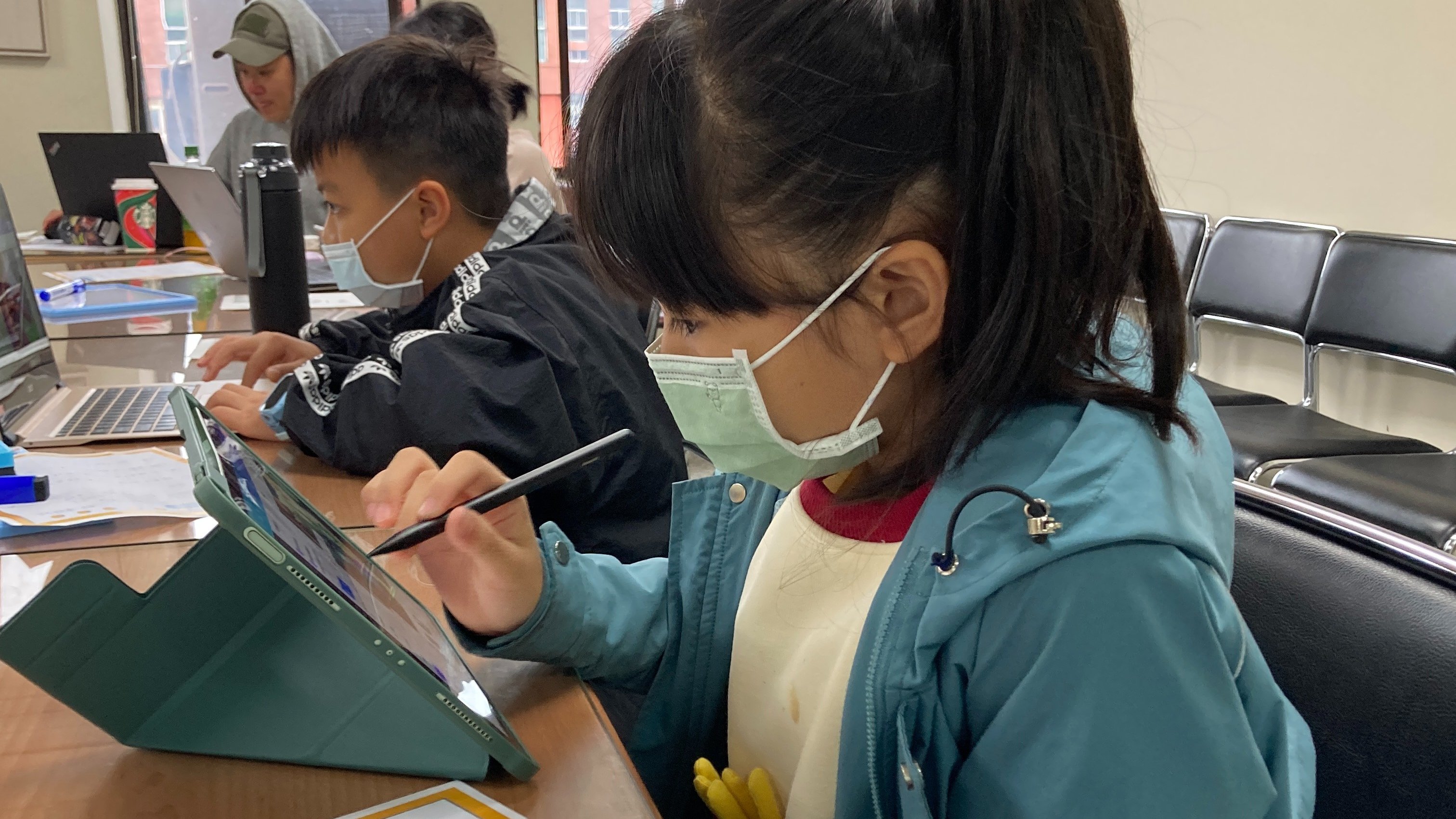 【升四~升七年級】AI 溝通師五天不過夜夏令營｜Prompt 出跨域力 x 新興職業 x 音樂作曲