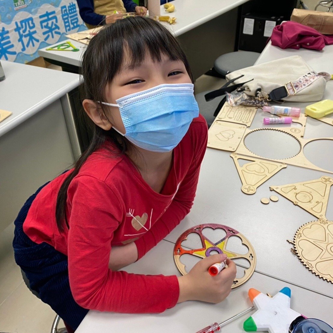 【 8 歲以上|新竹教室 】親子相揪作伙學 STEAM|扭蛋機製作X發揮創意X科學 DIY