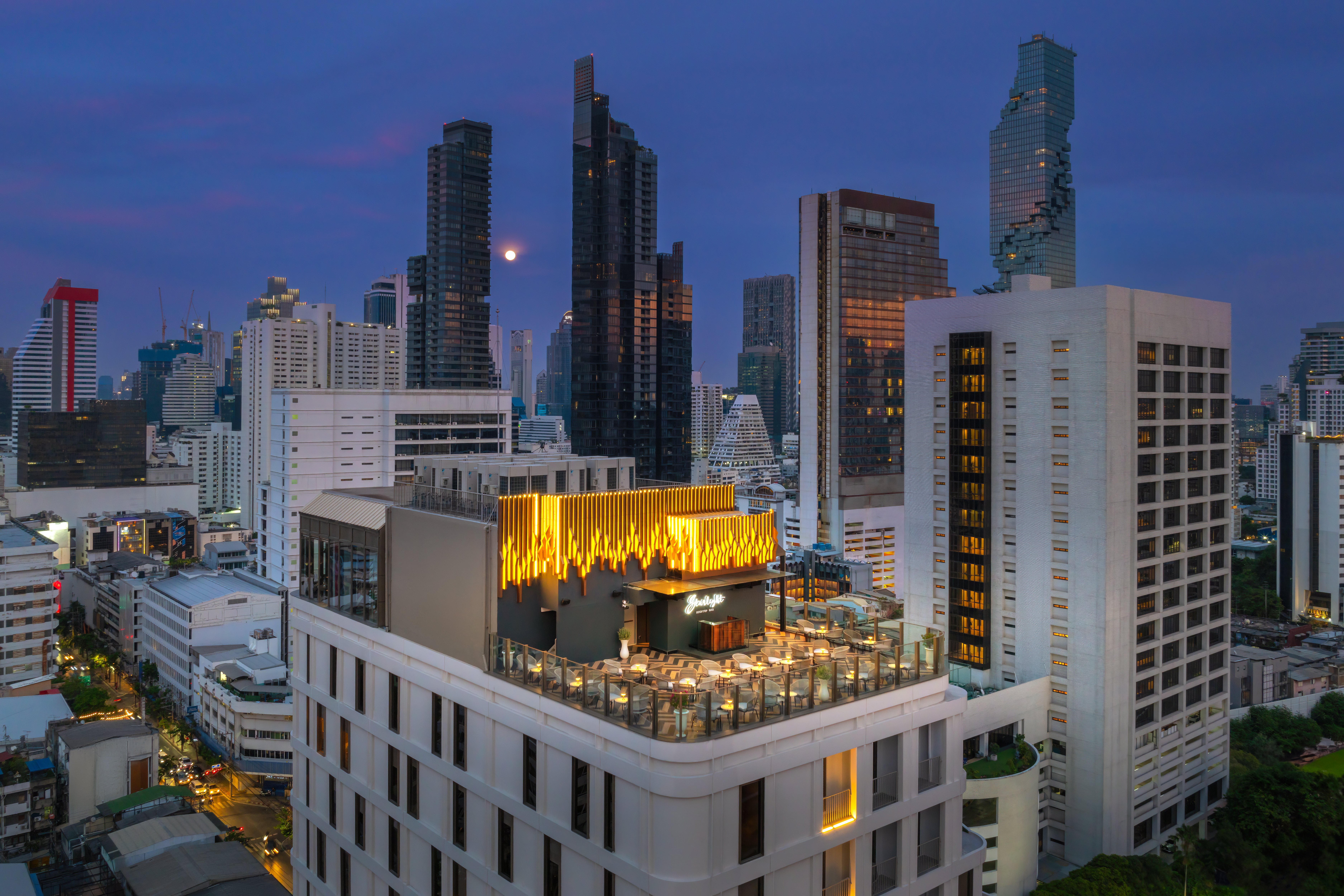 สตาร์ไลท์ รูฟท็อป บาร์ @ โรงแรมเมอร์เคียว กรุงเทพ สุรวงศ์