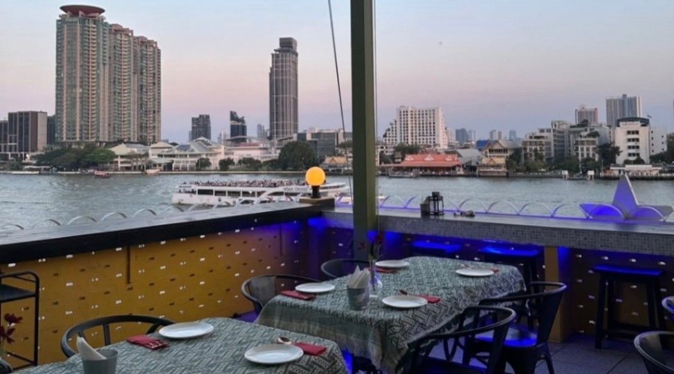 Rim Rooftop Bar
